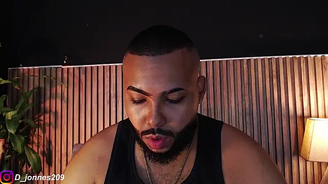 Snapshot of DilanJonnes_ chatting on September 13, 2025, 10:43 pm DilanJonnes  online show from September 13, 2025, 10:43 pm