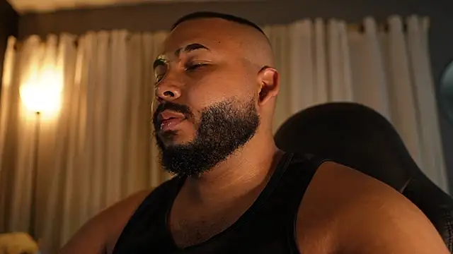 Snapshot of DilanJonnes_ chatting on September 22, 2025, 11:22 pm DilanJonnes  online show from September 22, 2025, 11:22 pm