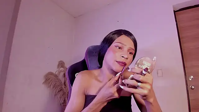 carolinemiller7 online show from December 20, 2025, 8:33 pm