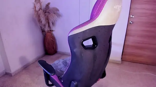 Snapshot of carolinemiller7 chatting on December 5, 2025, 7:07 am carolinemiller7 online show from December 5, 2025, 7:07 am