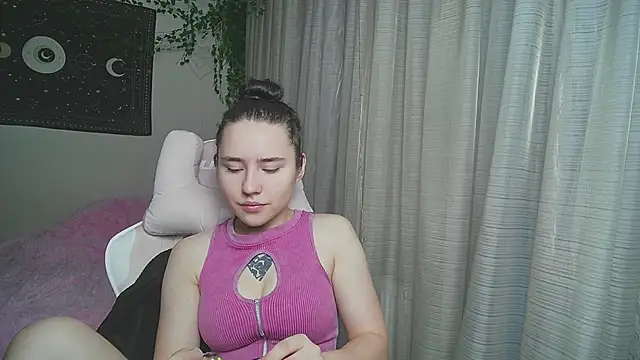 Snapshot of Aurora_workerr chatting on September 14, 2025, 12:44 am Aurora workerr online show from September 14, 2025, 12:44 am