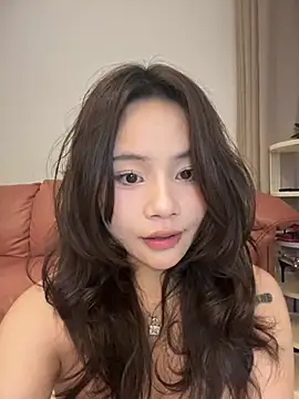 Hot Mm online show from February 25, 2025, 2:04 pm