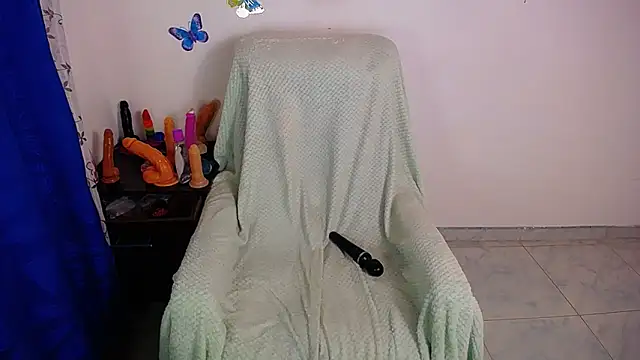 Snapshot of hot_girl01_hanna chatting on November 15, 2025, 4:33 pm hot girl01 hanna online show from November 15, 2025, 4:33 pm