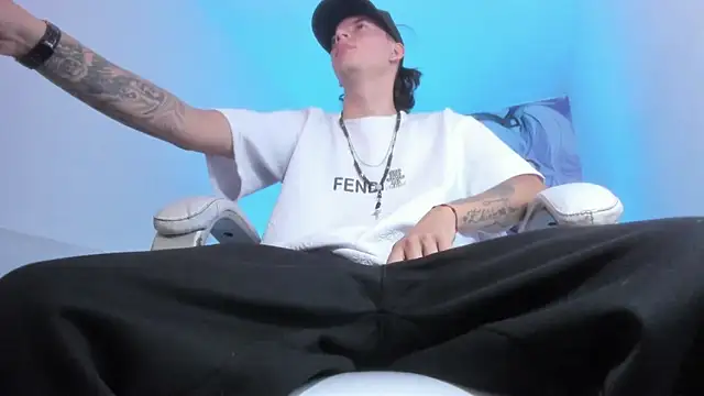 FrannBoy online show from April 18, 2026, 4:26 am