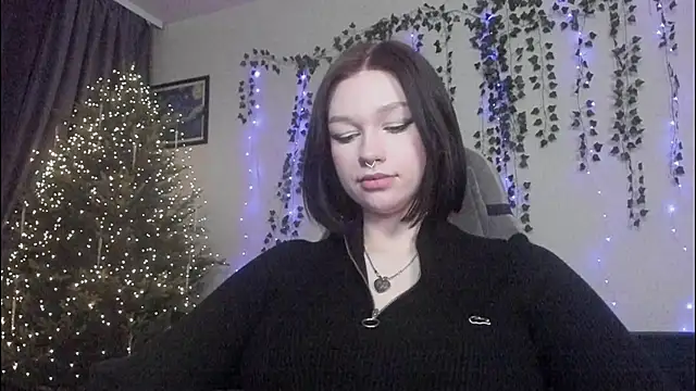 Snapshot of Emmy_m00n chatting on December 12, 2024, 9:51 am Emmy m00n online show from December 12, 2024, 9:51 am