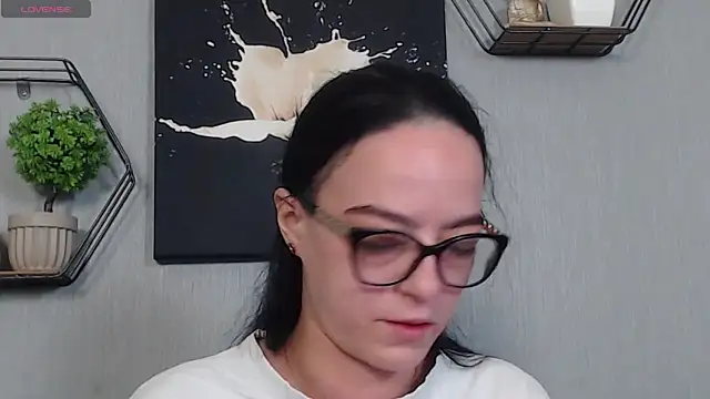 IzabelllNoir online show from April 15, 2026, 7:03 am