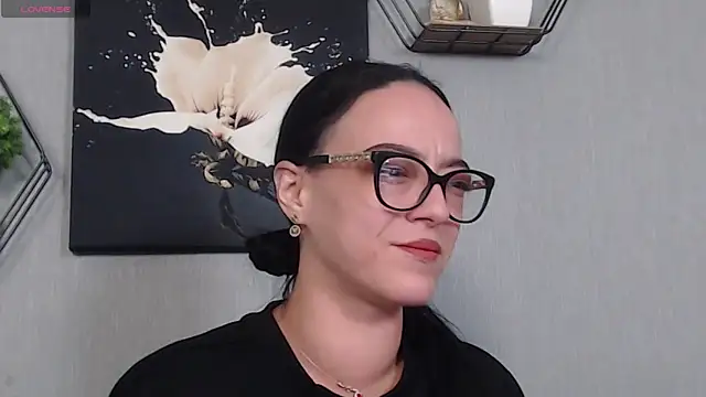 IzabelllNoir online show from April 8, 2026, 9:00 am