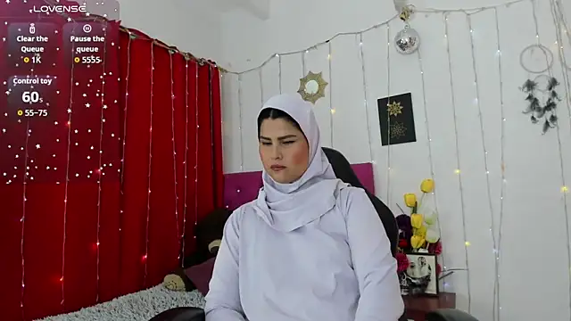 Snapshot of AishaAmin_ chatting on November 10, 2025, 12:10 pm AishaAmin online show from November 10, 2025, 12:10 pm