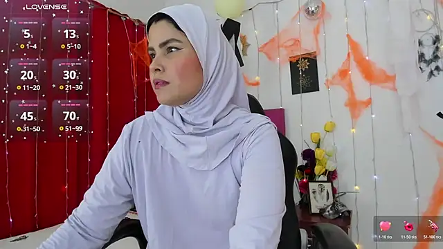 Snapshot of AishaAmin_ chatting on November 4, 2025, 2:48 am AishaAmin online show from November 4, 2025, 2:48 am