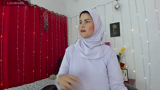 Snapshot of AishaAmin_ chatting on December 15, 2025, 12:11 pm AishaAmin online show from December 15, 2025, 12:11 pm