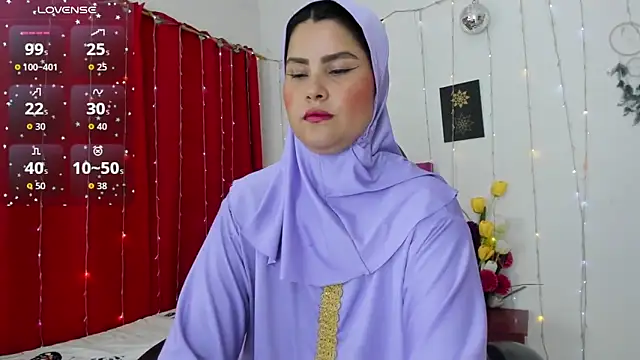 Snapshot of AishaAmin_ chatting on November 13, 2025, 12:31 pm AishaAmin online show from November 13, 2025, 12:31 pm