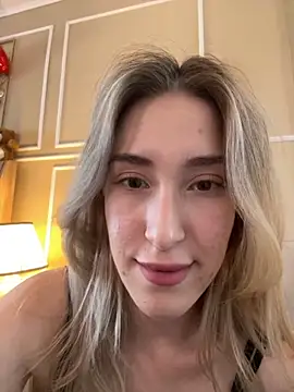 Snapshot of SerenaBennet chatting on October 31, 2025, 10:23 am SerenaBennet online show from October 31, 2025, 10:23 am