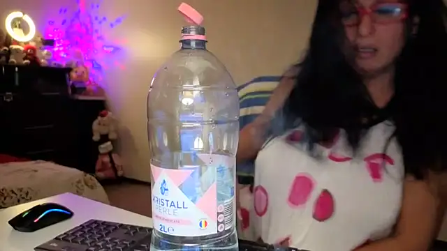 Snapshot of YourDreamLoverr chatting on December 3, 2025, 12:01 am YourDreamLoverr online show from December 3, 2025, 12:01 am