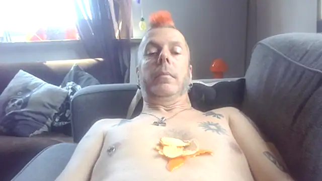 Snapshot of SHARPSkinhead chatting on May 14, 2026, 12:57 pm SHARPSkinhead online show from May 14, 2026, 12:57 pm