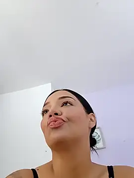 Snapshot of Sara_LipsX chatting on September 12, 2025, 7:35 pm Sara LipsX online show from September 12, 2025, 7:35 pm