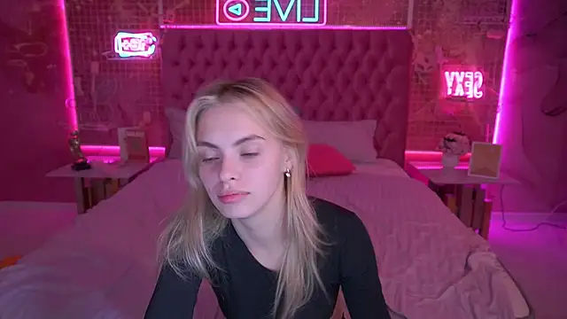 Snapshot of ChloeBrightt chatting on November 3, 2025, 9:51 pm ChloeBrightt online show from November 3, 2025, 9:51 pm