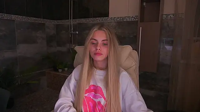 Snapshot of ChloeBrightt chatting on November 28, 2025, 9:15 pm ChloeBrightt online show from November 28, 2025, 9:15 pm