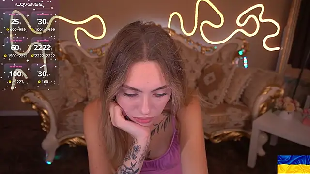 Snapshot of ChloeBrightt chatting on October 7, 2025, 7:59 pm ChloeBrightt online show from October 7, 2025, 7:59 pm