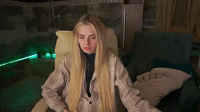 Snapshot of ChloeBrightt chatting on November 20, 2025, 8:42 pm ChloeBrightt online show from November 20, 2025, 8:42 pm