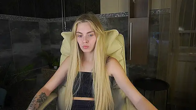 Snapshot of ChloeBrightt chatting on November 26, 2025, 9:04 pm ChloeBrightt online show from November 26, 2025, 9:04 pm