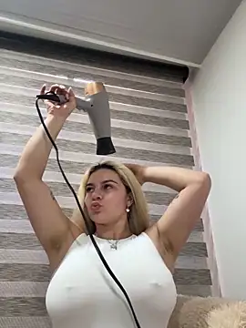 Snapshot of AtheneaRossi chatting on November 11, 2025, 11:05 am AtheneaRossi online show from November 11, 2025, 11:05 am