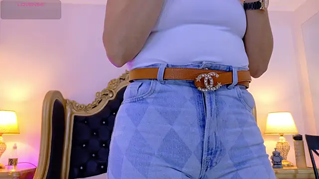 AdelinaVans online show from April 4, 2026, 12:12 pm