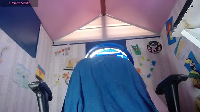 vitoria23  online show from December 22, 2025, 2:17 pm