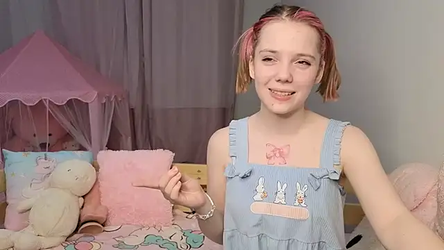 PrincessLittleKiki online show from April 16, 2026, 7:14 pm