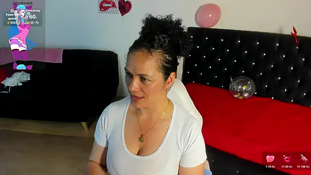Aliciia cute1 online show from May 13, 2026, 9:55 pm