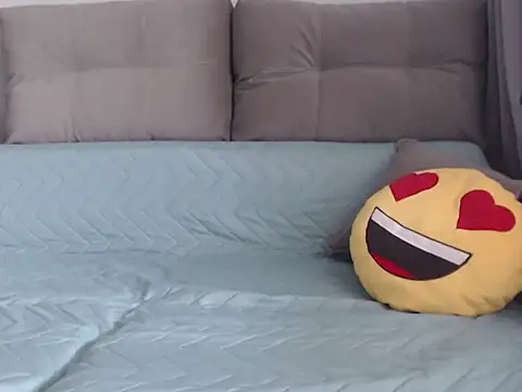  JustmeHere  online show from April 20, 2026, 7:22 am