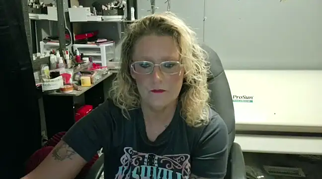 Snapshot of Lisalovely6981 chatting on January 10, 2025, 10:50 am Lisalovely6981 online show from January 10, 2025, 10:50 am