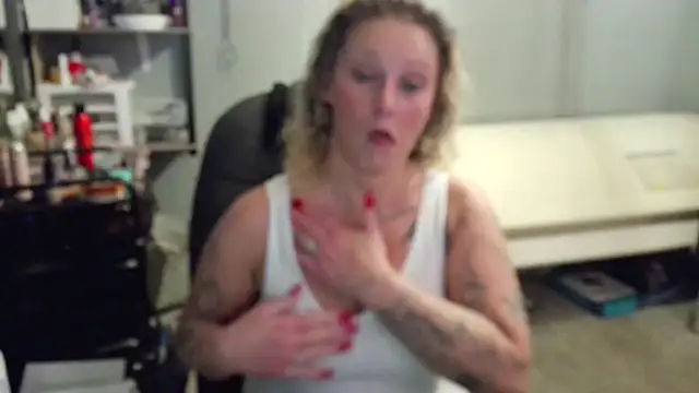 Snapshot of Lisalovely6981 chatting on February 12, 2025, 9:20 am Lisalovely6981 online show from February 12, 2025, 9:20 am