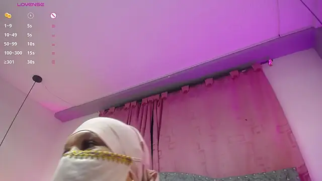 Snapshot of Uzziah_Sabag chatting on October 28, 2025, 12:00 am Uzziah Sabag online show from October 28, 2025, 12:00 am