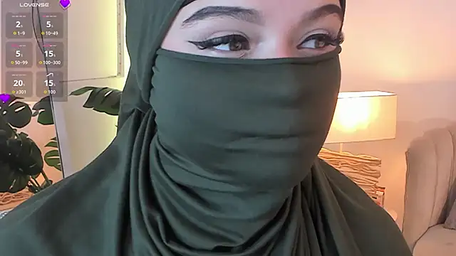 anna-henao online show from April 18, 2026, 8:42 pm