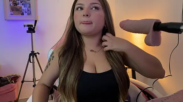 SweetPaige  online show from February 23, 2026, 8:09 pm