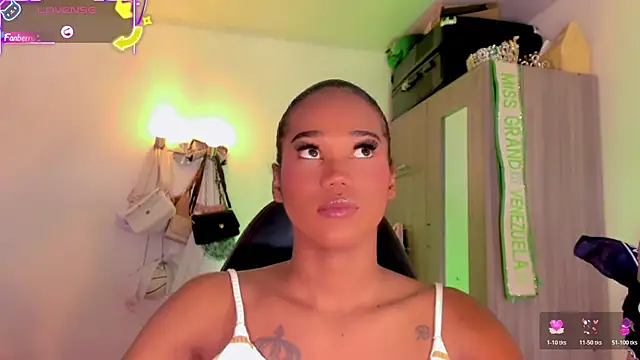 Snapshot of naomy__xx chatting on May 27, 2026, 11:12 pm naomy xx online show from May 27, 2026, 11:12 pm