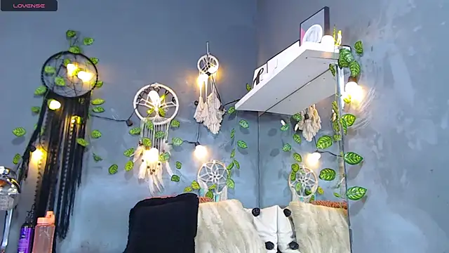 Snapshot of ItsVenuss chatting on February 15, 2025, 9:39 pm ItsVenuss online show from February 15, 2025, 9:39 pm