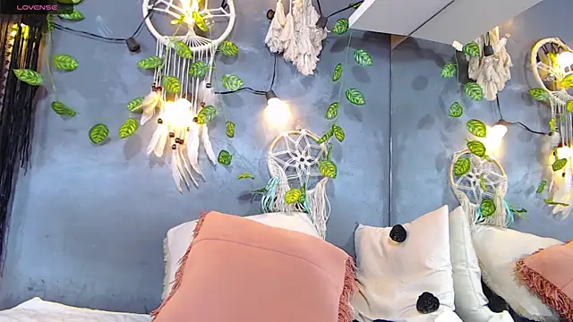 Snapshot of ItsVenuss chatting on February 13, 2025, 6:48 pm ItsVenuss online show from February 13, 2025, 6:48 pm