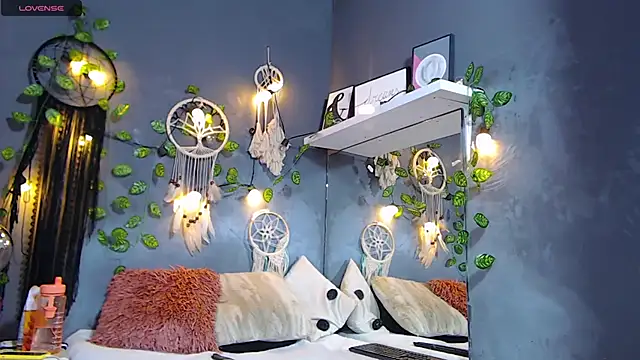 Snapshot of ItsVenuss chatting on March 14, 2025, 11:32 pm ItsVenuss online show from March 14, 2025, 11:32 pm