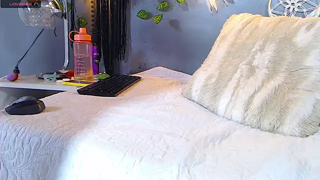 Snapshot of ItsVenuss chatting on February 25, 2025, 10:20 pm ItsVenuss online show from February 25, 2025, 10:20 pm