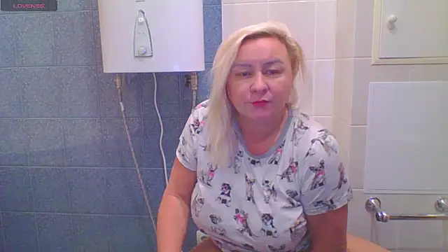 mira robinsonnn online show from October 6, 2025, 4:46 am