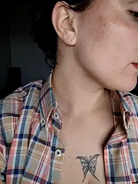 Dulcemelodia online show from November 12, 2025, 2:15 am