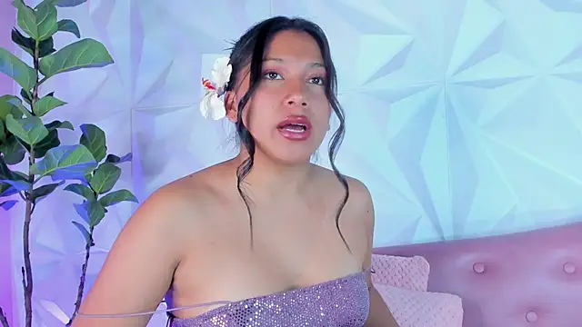 Snapshot of LinnaGardenia chatting on February 4, 2025, 1:06 pm LinnaGardenia online show from February 4, 2025, 1:06 pm