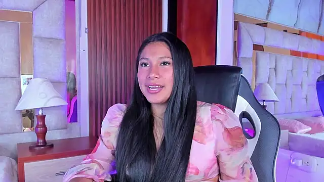 LinnaGardenia online show from January 11, 2026, 1:29 pm