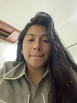 LinnaGardenia online show from April 18, 2026, 2:03 am