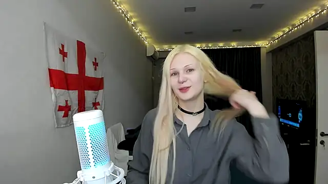 Snapshot of sashakiss99 chatting on February 13, 2025, 8:13 pm sashakiss99 online show from February 13, 2025, 8:13 pm