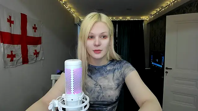 Snapshot of sashakiss99 chatting on February 24, 2025, 10:04 am sashakiss99 online show from February 24, 2025, 10:04 am