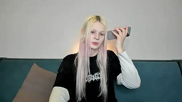 Snapshot of sashakiss99 chatting on December 1, 2024, 9:53 pm sashakiss99 online show from December 1, 2024, 9:53 pm