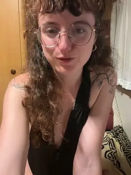  foxygirl  online show from June 3, 2026, 8:35 pm