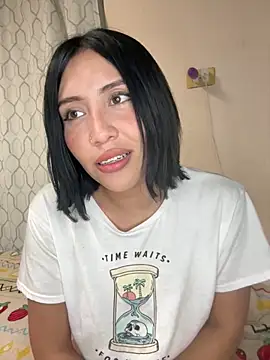 Snapshot of LunaAurora3 chatting on November 19, 2025, 6:46 am LunaAurora3 online show from November 19, 2025, 6:46 am